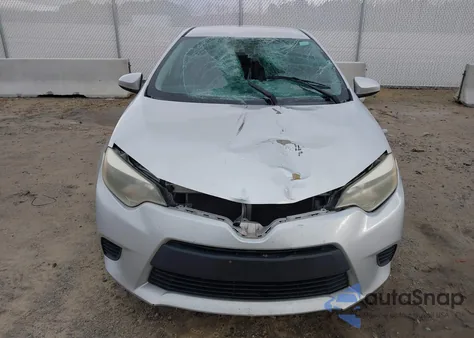 2014 Toyota Corolla Le z USA, uszkodzony, nr VIN 5YFBURHE5EP104014